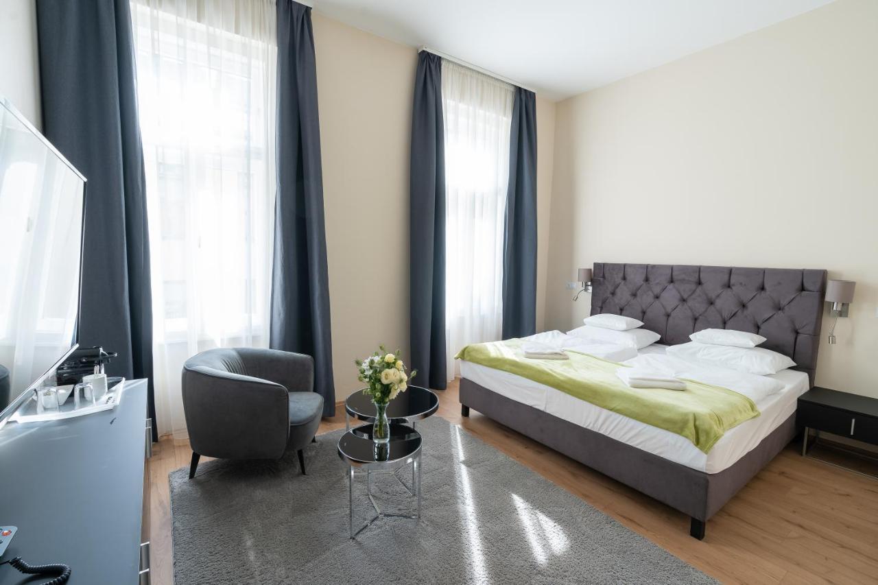 Deluxe Zimmer mit Kingsize-Bett