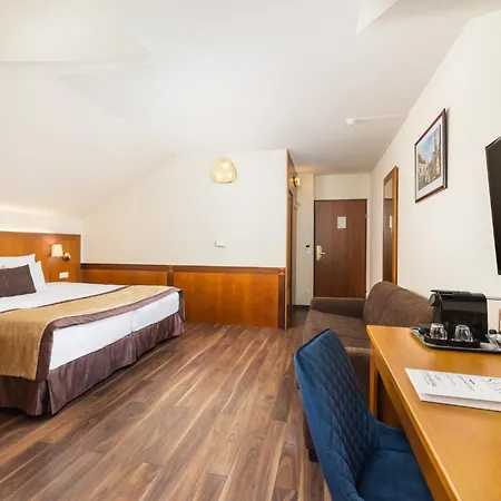 Exe Carlton Hotel Budapest-3
