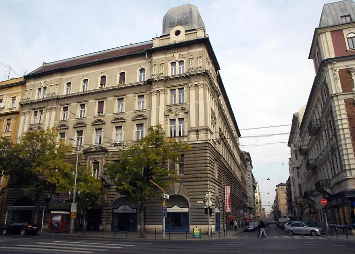 City Hotel Ring